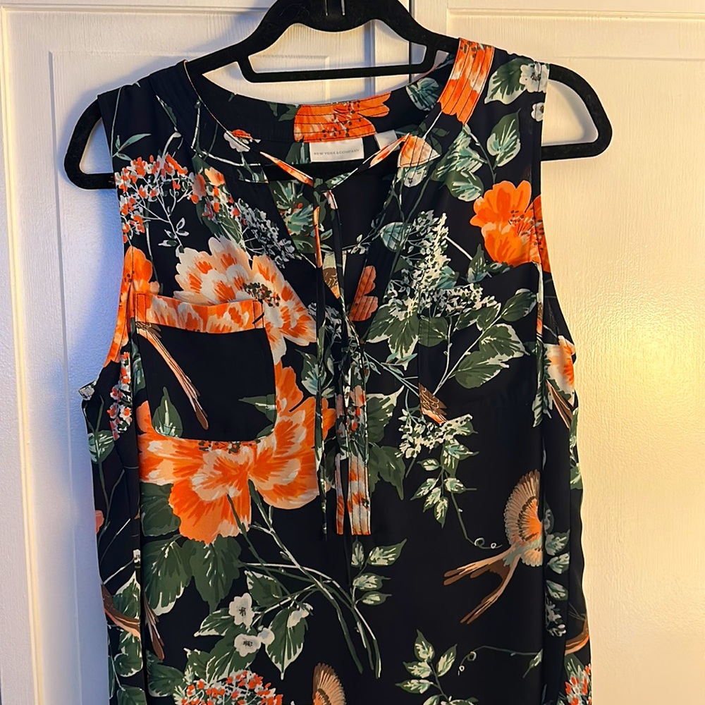 Blouse- Floral Pattern - Picture 6 of 8